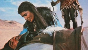 داعية سعودي يدافع عن آكلة الاكباد ويعتبر فيلم الرسالة (شيعيا)؟!!