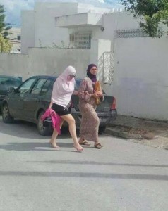 سيدة الخمار والمايكروجيب