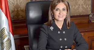 الوزيرة سحر نصر