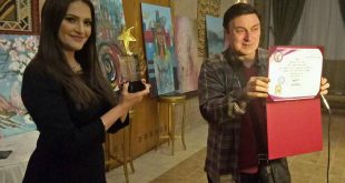 " منة فاروق " و " أحمد مختار " أثناء التكريم