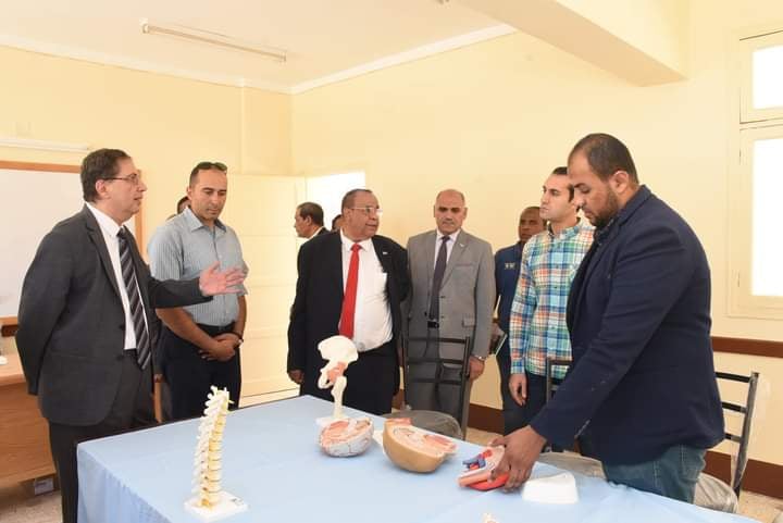 كلية طب الأقصر