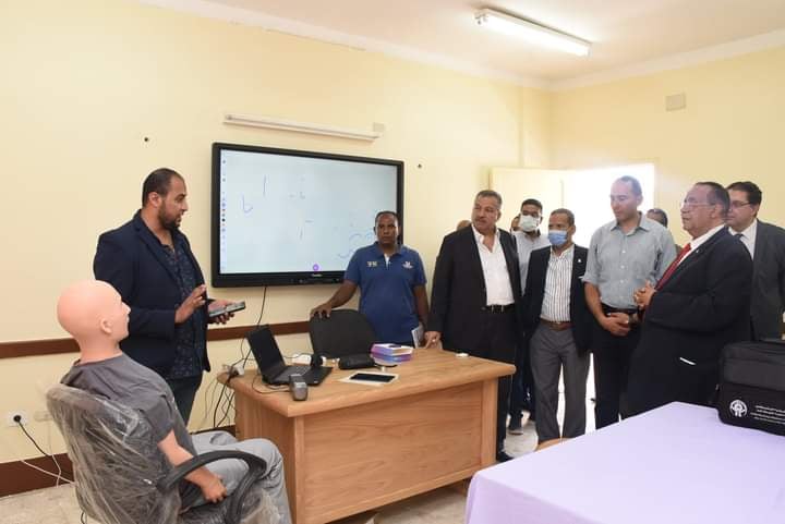 كلية طب الأقصر