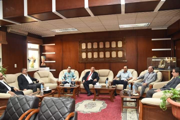 كلية طب الأقصر