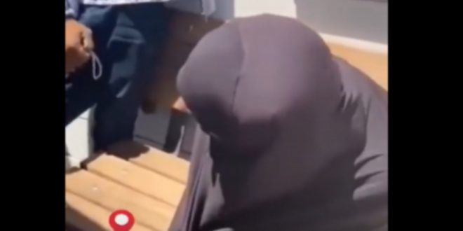 تركي يضرب مسنة سورية